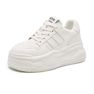 Chaussures de marche confortables à semelle souple et épaisse, style coréen, baskets décontractées blanches pour femmes, nouvelle collection - Product Image 1