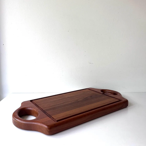 <span class=keywords><strong>Plateau</strong></span> en teck sculpté <span class=keywords><strong>de</strong></span> style danois moderne - Planche à découper - Product Image 1