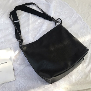 Bolso de Hombro Grande para Mujer, Color Negro, Estilo Minimalista, Correa de Cadena, Cierre de Cremallera, Uso Diario, Gran Capacidad, Bolso Bandolera - Product Image 4