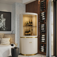 Meuble d'angle haut de gamme pour salon, casier à vin triangulaire en forme d'éventail avec un attrait luxueux