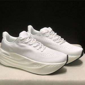 Top-quality professional men's running <b>shoes</b> with excellent breathability, shock absorption and anti-slip properties. - Product Image 3