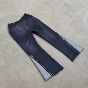 Pantalon de survêtement homme personnalisé, épais, style streetwear, avec motifs graphiques vintage, effet usé, délavé soleil, déchiré, coupe évasée et empilée - Product Image 3