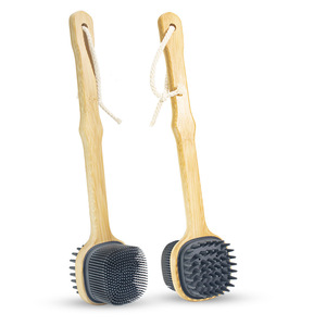 Brosse de bain 2-en-1 en silicone souple avec long manche en bois, outil de nettoyage du dos pour la douche, brosse douce pour usage quotidien - Product Image 1