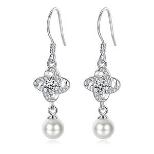 Pendientes colgantes de flor chapados en oro blanco Haln con circonita y perla de imitación para mujer, estilo clásico de boda - Product Image 4