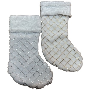 Chaussettes de Noël de luxe en gros à motif quadrillé blanc avec paillettes dorées pour décoration de cheminée suspendue - Product Image 1
