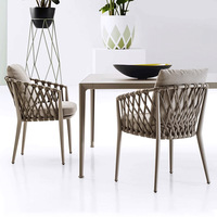 Chaises de salle à manger d'extérieur modernes empilables en alliage d'aluminium, résistantes à l'eau et aux UV, pour chambre, cour, restaurant, hôtel (vente en gros)