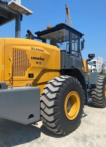 รถตักล้อยางขนาด 17 ตัน รุ่น ZL50HC พร้อมห้องโดยสารแบบ AC ROPS ระบบ Quick Hitch สำหรับตักและกระจายกรวดบนถนนชั่วคราวในพื้นที่งานท่อส่งและแหล่งพลังงาน - Product Image 4