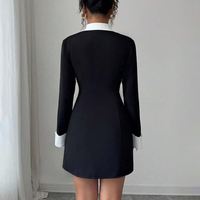 Robe Blazer Moulante Mini à Manches Longues Croisée Noire et Blanche Contrastée pour Soirée Formelle ou Bureau