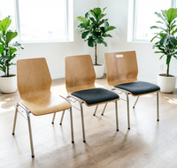 Chaise en contreplaqué personnalisable avec courbes ergonomiques, qualité commerciale, empilable, pour hôtel, conférence et formation