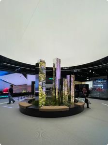 Écran LED transparent couleur argent, montage mural, installation fixe en intérieur, écran Full HD - Product Image 3