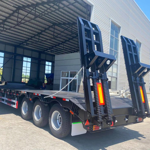 Semi-remorque surbaissée à trois essieux personnalisée avec échelle hydraulique pour le transport de rouleaux d'excavatrice, spéciale chantiers de construction - Product Image 4