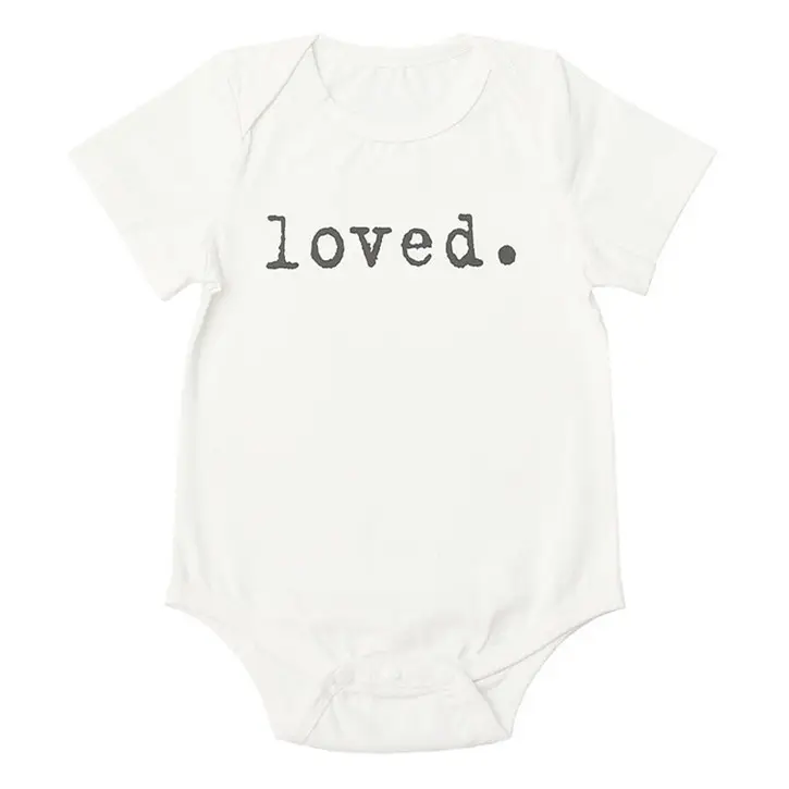 In stampe LOGO personalizzate di buona qualità vestiti per neonati Unisex pagliaccetto in cotone per bambini stampato con lettere d'amore colore bianco estivo corto