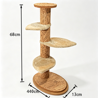 Arbre à chat rustique en écorce de chêne naturel de taille moyenne, avec poteaux à gratter en forme de tronc d'arbre et plusieurs plateformes en forme de feuilles