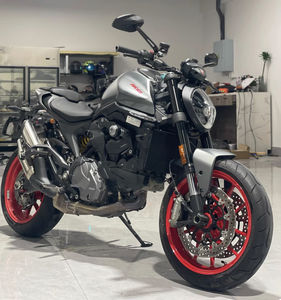 Moto de rue pour <span class=keywords><strong>Ducati</strong></span> <span class=keywords><strong>Monster</strong></span> 950 avec une cylindrée de 500 cm³ en 2023 - Product Image 1