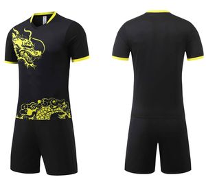 เสื้อฟุตบอลผู้ชายสไตล์เรโทรแบบสั่งทำ ดีไซน์ใหม่ เสื้อเจอร์ซีย์ฟุตบอล พิมพ์ลายแบบซับลิเมชั่น ผลิตจากวัสดุโพลีเอสเตอร์ สำหรับผู้ใหญ่ บริการ OEM - Product Image 1