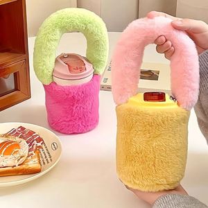 Housse de tasse isolante en peluche mignonne pour l'automne et l'hiver, résistante à la chaleur et aux chocs, portable - Product Image 3