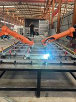 Station de soudage robotisée industrielle entièrement automatique avec moteur PLC, entraînement servo-électrique 6 axes, panneaux en acier, rail de déplacement et armoire de commande
