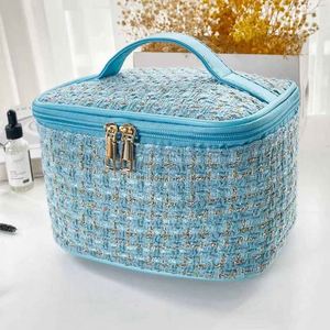 Wholesale Large-Capacity Portable Travel Makeup Bag Zipper New Popular Portable <b>Toiletries</b> Makeup <b>Storage</b> Bag Manufacturer - Product Image 4