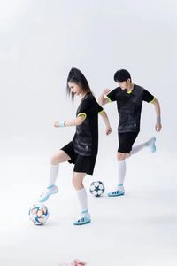 Venta al por mayor nuevo diseño mujeres uniformes de fútbol trajes ropa deportiva hombres niños KIT DE FÚTBOL Camisetas conjuntos - Product Image 3