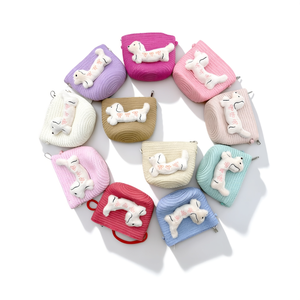 Borsa lunga in paglia per cani 12x14cm con applicazione cane, graziosa borsa piccola - Product Image 1