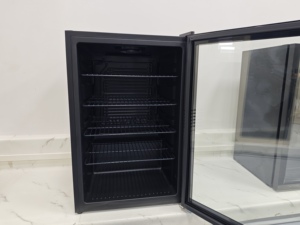 Three-Layer Single-Temperature Hotel Mini Refrigerator <strong>Counter</strong> <strong>Top</strong> Display <strong>Fridge</strong> 68L LED Control Automatic Defrost Beverage - Product Image 4