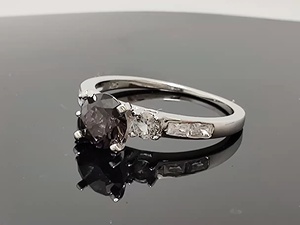 Plata italiana 925 gris inspirado enrejado de tres piedras con acento lateral Anillos de Compromiso de boda clásicos personalizados para mujeres - Product Image 5