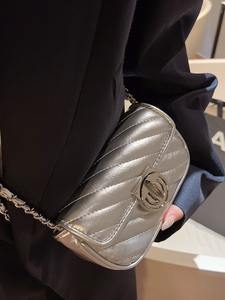 Nuevo Bolso de Hombro Cruzado de PU Impermeable con Diseño de Diamantes a Cuadros, Moderno y Elegante, Plateado, para Otoño, para Uso Bajo el Brazo - Product Image 6