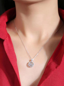 Hermoso Collar con Colgante Flotante de Moissanita y Cadenas Bañadas en Oro de 18K, Adecuado para Uso Diario y Asistir a Banquetes - Product Image 5