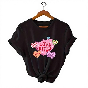 Camiseta de cuello redondo para mujer, manga corta, estampado de corazón Love Bite, estilo casual, holgada, cómoda para todas las estaciones, tejido de punto lavable a máquina - Product Image 1