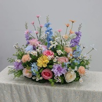 Décoration florale artificielle personnalisée en rangée de roses, pivoines et delphiniums pour scène de mariage, allée, toile de fond et centre de table