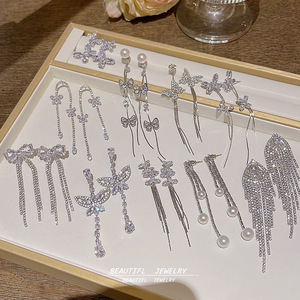 Pendientes <span class=keywords><strong>de</strong></span> borla con circonita para mujer, <span class=keywords><strong>de</strong></span> lujo ligero, diseño <span class=keywords><strong>de</strong></span> alta gama, nuevo estilo, atmosféricos y exagerados, fabricados en Yiwu, modelo LS3 - Product Image 2