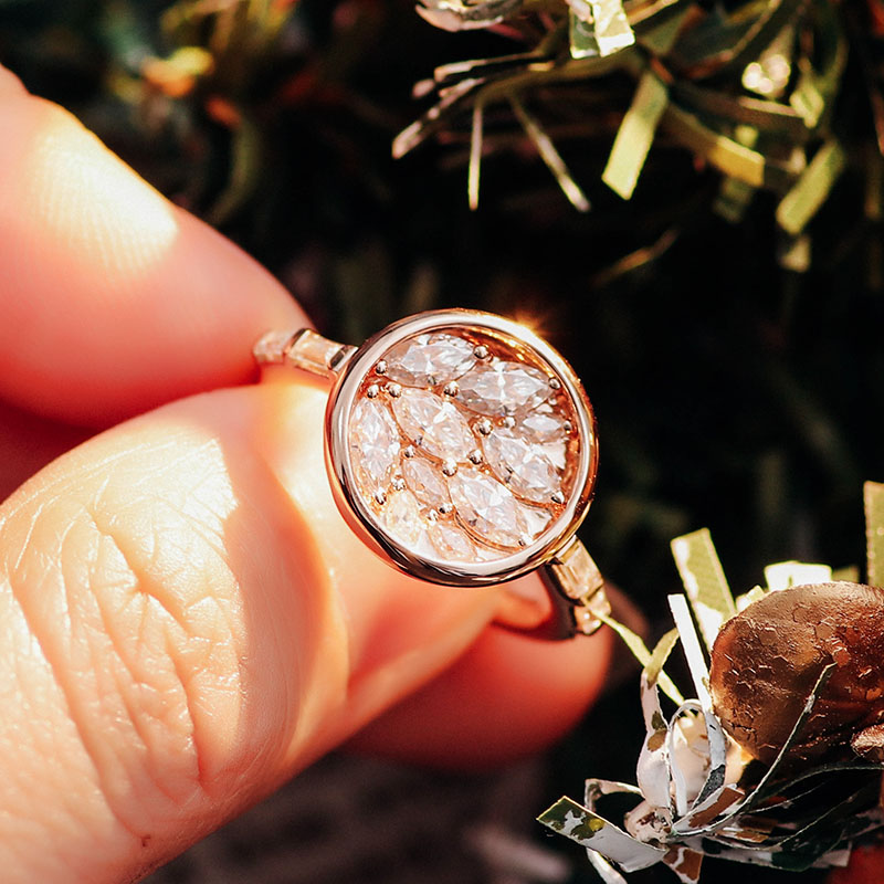 Bague en or massif 10K avec diamant de laboratoire, vraiment top.