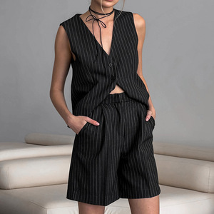 Damen Sommer <span class=keywords><strong>Casual</strong></span> Locker Gestreiftes V-Ausschnitt Ärmelloses Knopfleisten-Top und Shorts Zweiteiliges Set - Product Image 2