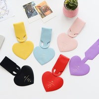 Fourniture en gros d'étiquettes à bagages en cuir Simple Heart avec logo personnalisé Étiquettes de passe de voyage PVC/plastique