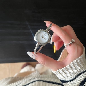 Montre pour femme de haute qualité, montre à quartz de luxe de forme carrée, bracelet tendance, cadeau idéal pour les femmes d'affaires - Product Image 2