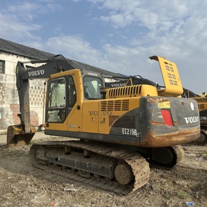 Excavatrice sur chenilles Volvo EC210 d'occasion, de taille moyenne, hydraulique, pour travaux de terrassement routier, exportation - Product Image 5