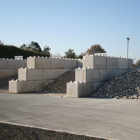 Molde de acero para bloques de muro de contención de apilamiento en seco entrelazados, encofrado de hormigón tipo Lego sin mortero para muro de gravedad prefabricado