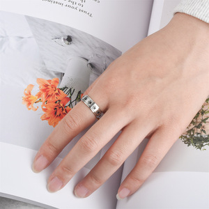 Anillo bonito con huellas de cachorro coloridas giratorias de acero inoxidable 2025 para Unisex - Product Image 3