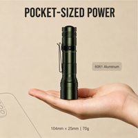 Mini lampe torche à clipser personnalisée 570lm, rechargeable par USB, étanche IP54, faisceau réglable, vente en gros usine, légère 52,4g pour le travail