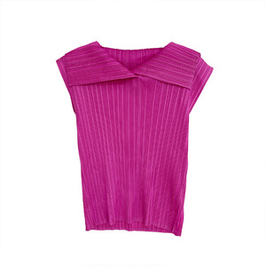 Vente directe d'usine, t-shirt décontracté pour femme, col en V, manches courtes, couleur unie, design plissé vintage Miyake - Product Image 6