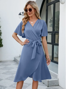 Robe midi unie sans manches à col en V et laçage pour femme – Style élégant et tendance pour le quotidien et les soirées d'été - Product Image 4