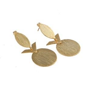 ต่างหูแฟชั่นดีไซน์เรขาคณิตสีทองชุบเคลือบด้านเครื่องประดับสำหรับผู้หญิงของขวัญต่างหู - Product Image 2