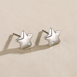 Pendientes de Plata de Ley S925 con Circonita Redonda en Forma de Estrella, Diseño de Estrella y Luna, Versión en Cobre Personalizable para Mujer - Product Image 3