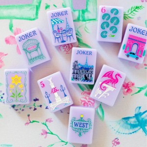 Eleganti Tessere di Mahjong in Acrilico Viola con Disegni dell'Arco di Trionfo e della Torre Eiffel, Regalo Boutique per Giocatori - Product Image 3