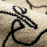 Tas Wanita Motif Daun Gulung Retro Putih di Latar Belakang Hitam, Berbahan Beludru Tebal, Aroma Segar, Gaya Musim Gugur-Dingin