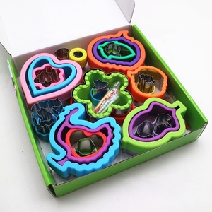 Set Taglia e Sigilla Sandwich per Bambini a <span class=keywords><strong>Prezzo</strong></span> Speciale Pasquale - Stampi per Biscotti e Taglia Sandwich per le Festività - Product Image 1