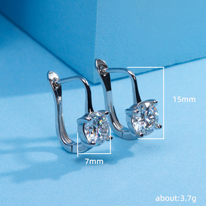 Orecchino a polsino rotondo da donna, stile a quattro griffe, accessorio per l'orecchio semplice e alla moda per tutti i giorni - Product Image 4