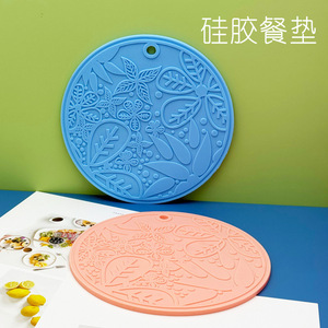 Set de table rond en silicone antidérapant et isolant thermiquement avec motif floral pour la cuisine et la salle à manger - Product Image 5