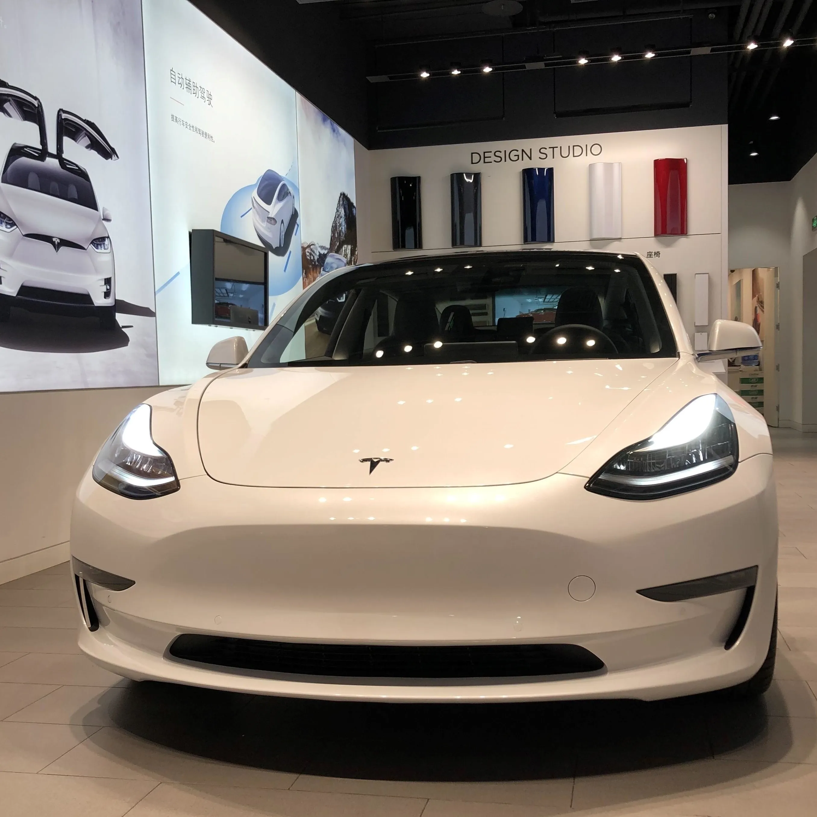 Dalam stok pesanan Deposit harga rendah digunakan Model Tesla Y daya tahan Super aman 615 mobil listrik murni untuk dijual Tesla Model Y E Car