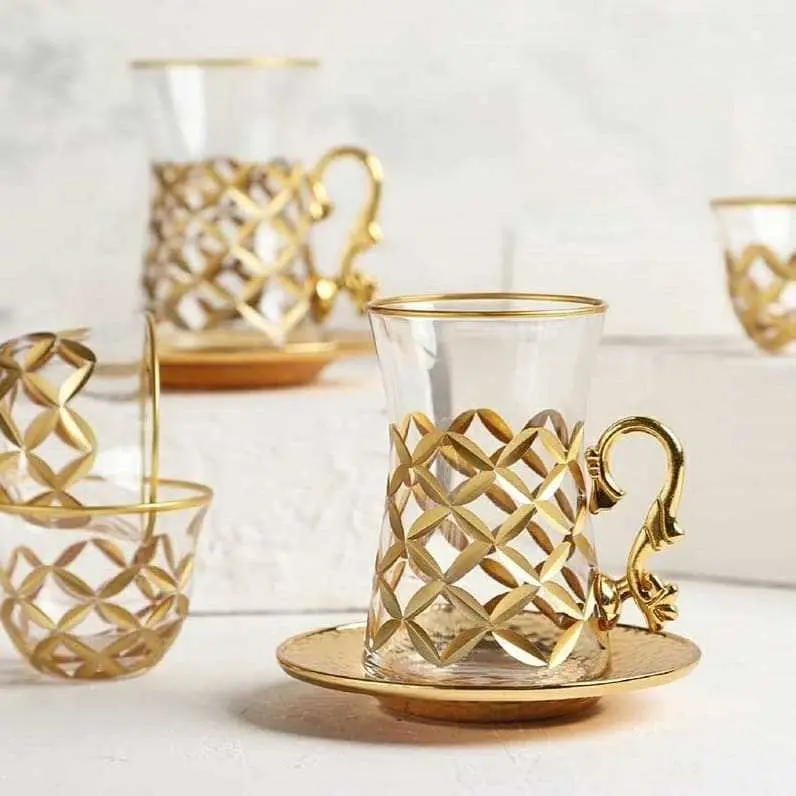 Benutzer definierte Gold platte Licht Luxus dünne Taille arabische Kaffeetasse Middle East Style türkischen Tee Set Glas Tasse mit Halter